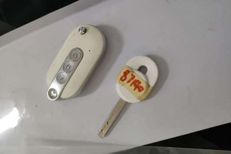 Used Wuling Hongguang MINIEV 2022 Macaron Premium Model – Lithium Iron Phosphate Vehicle Key