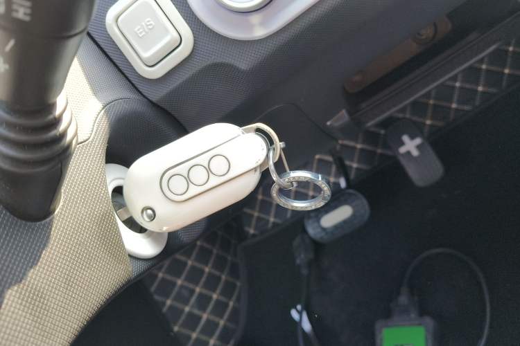 Used Wuling Hongguang MINIEV 2022 Macaron Premium Model – Lithium Iron Phosphate Vehicle Key