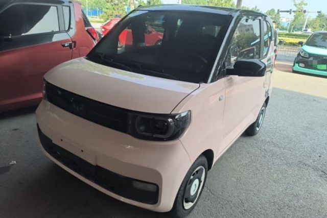 Ojetý Wuling Hongguang MINIEV 2022 Macaron Premium Model – Lithium Ternary Battery