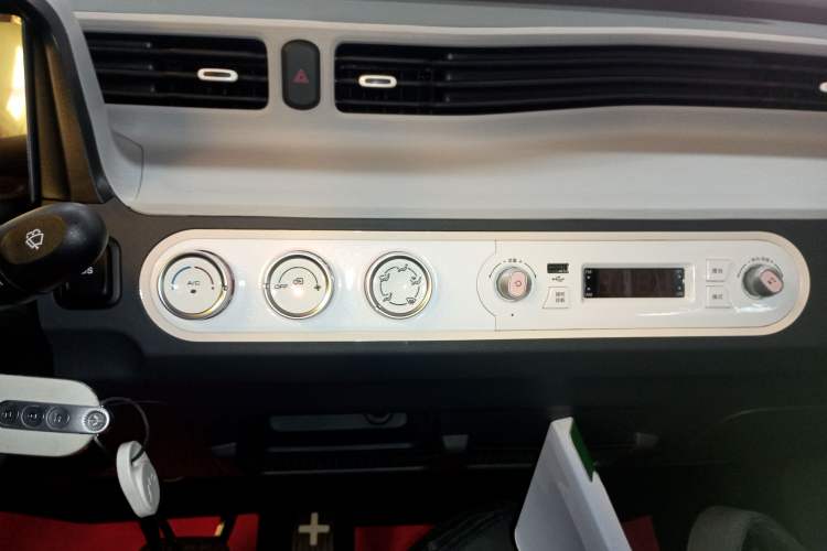 Used Wuling Hongguang MINIEV 2022 Macaron Fashion Model Lithium Iron Phosphate Audio And AC Panel
