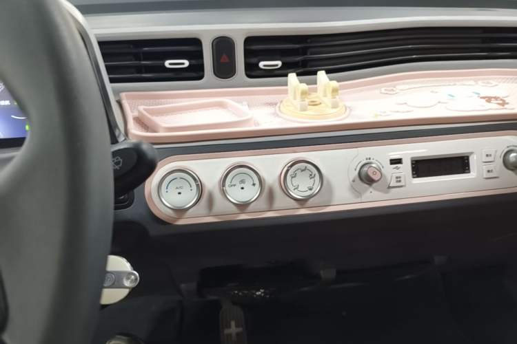 Used Wuling Hongguang MINIEV 2022 Macaron Fashion Model Lithium Iron Phosphate Audio And AC Panel