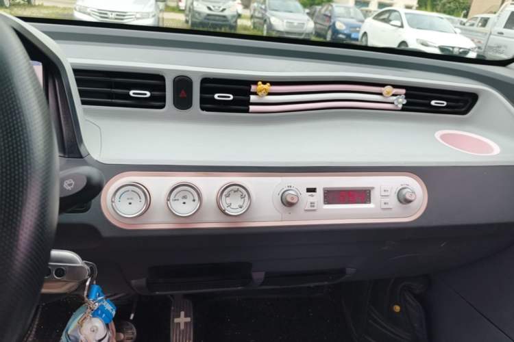 Used Wuling Hongguang MINIEV 2022 Macaron Fashion Model Lithium Iron Phosphate Audio And AC Panel