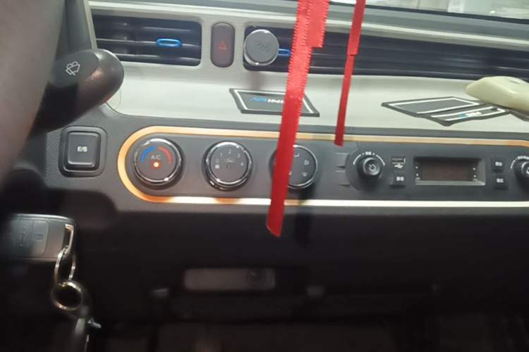 Used Wuling Hongguang MINIEV 2022 Zizai Version Lithium Iron Phosphate Audio And AC Panel