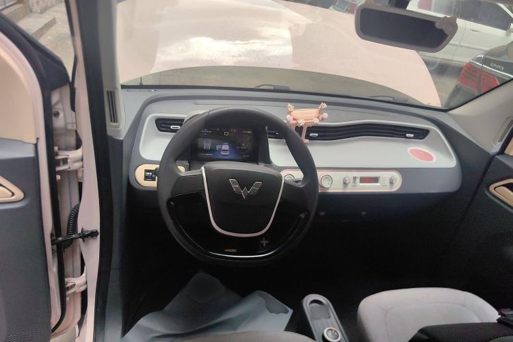 Used Wuling Hongguang MINIEV 2022 Macaron Premium Model – Lithium Iron Phosphate Center Console