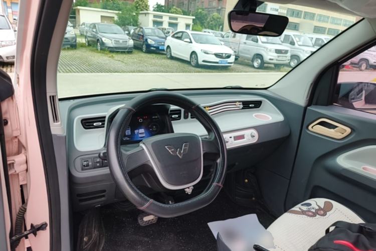 Used Wuling Hongguang MINIEV 2022 Macaron Fashion Model Lithium Iron Phosphate Center Console