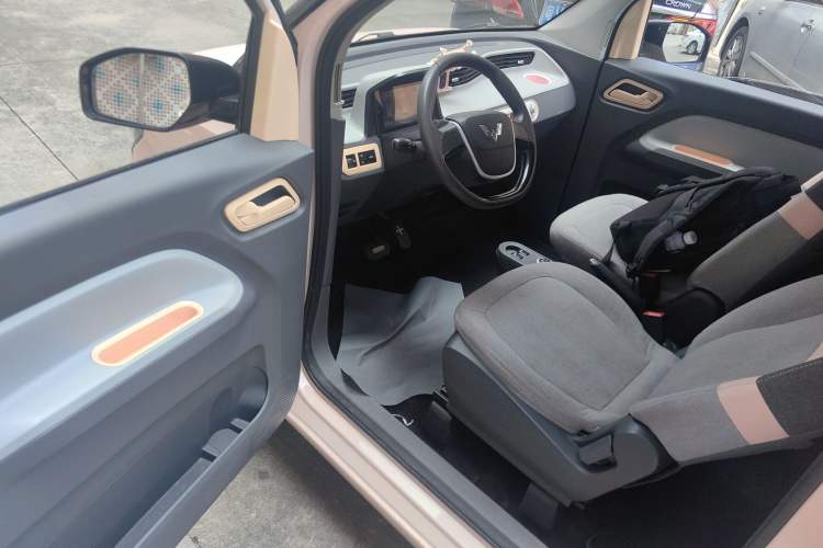 Used Wuling Hongguang MINIEV 2022 Macaron Premium Model – Lithium Iron Phosphate Driver Seat