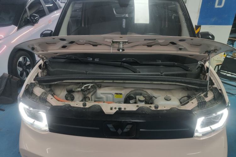 Used Wuling Hongguang MINIEV 2022 Macaron Fashion Edition Lithium-Nickel-Cobalt-Alpha-oxide Engine Bay