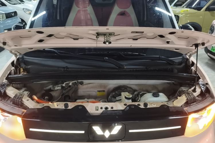 Used Wuling Hongguang MINIEV 2022 Macaron Fashion Model Lithium Iron Phosphate Engine Bay