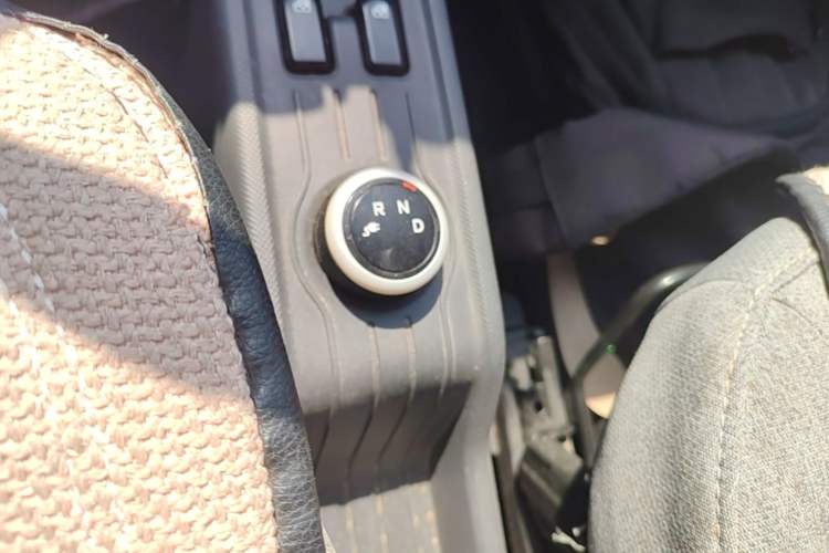 Used Wuling Hongguang MINIEV 2022 Macaron Premium Model – Lithium Iron Phosphate Gear Lever