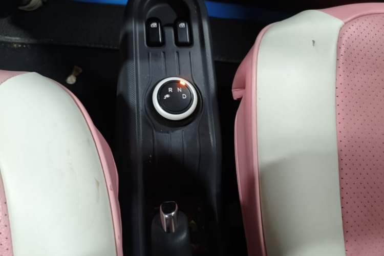 Used Wuling Hongguang MINIEV 2022 Macaron Fashion Model Lithium Iron Phosphate Gear Lever
