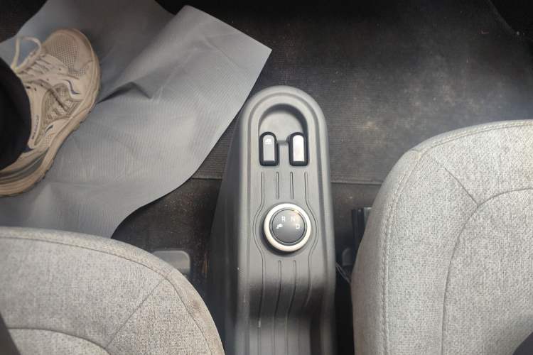 Used Wuling Hongguang MINIEV 2022 Macaron Premium Model – Lithium Iron Phosphate Gear Lever