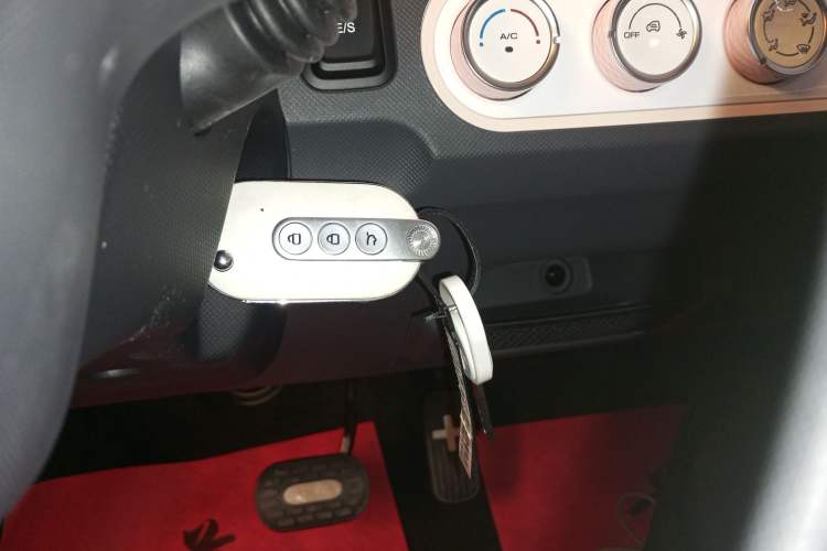 Used Wuling Hongguang MINIEV 2022 Macaron Fashion Model Lithium Iron Phosphate Interior 1