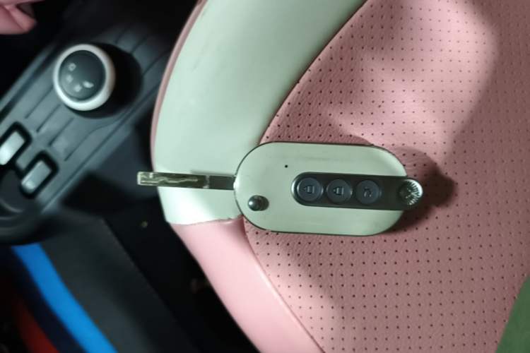 Used Wuling Hongguang MINIEV 2022 Macaron Fashion Model Lithium Iron Phosphate Interior 1