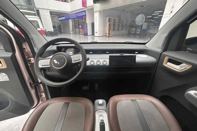Used Wuling Hongguang MINIEV 2022 GAMEBOY 300km Enthusiast Model with Lithium Iron Phosphate Interior 1