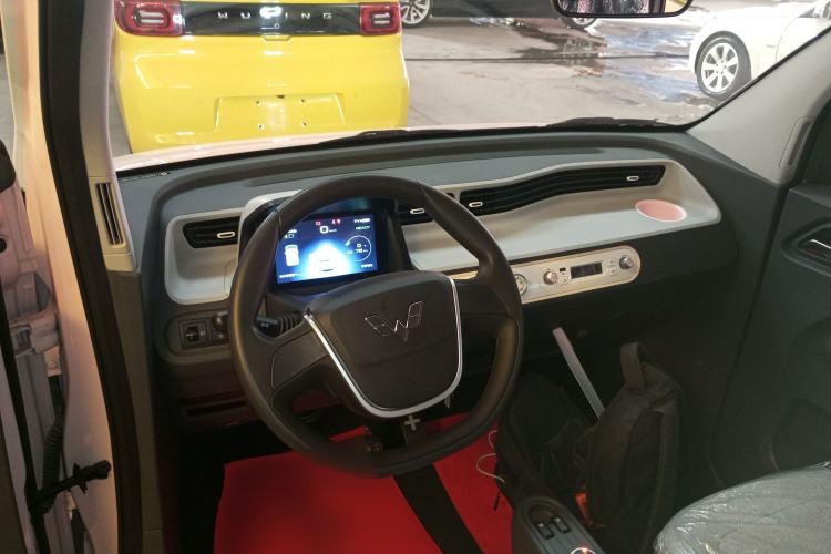 Used Wuling Hongguang MINIEV 2022 Macaron Fashion Model Lithium Iron Phosphate Interior 2