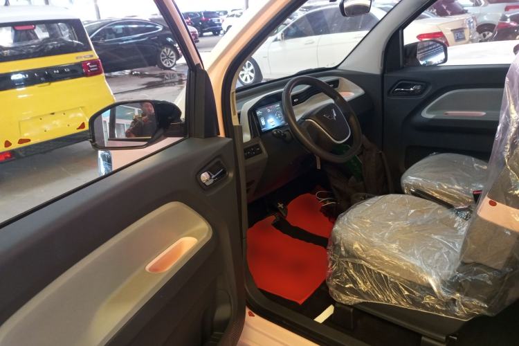 Used Wuling Hongguang MINIEV 2022 Macaron Fashion Model Lithium Iron Phosphate Interior 3