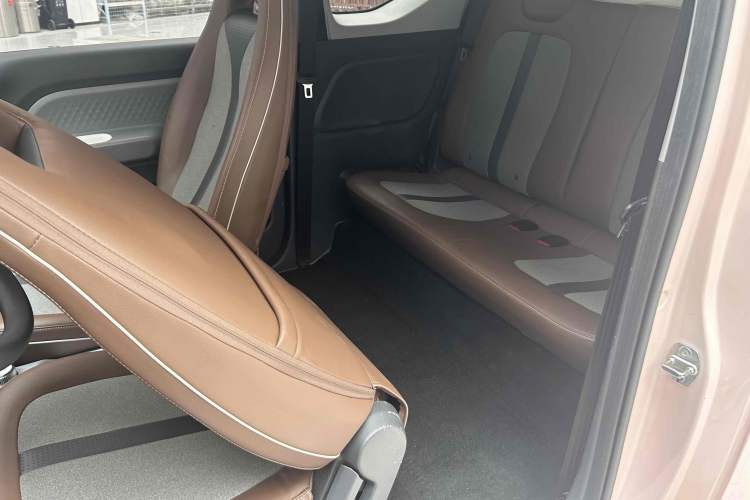 Used Wuling Hongguang MINIEV 2022 GAMEBOY 300km Enthusiast Model with Lithium Iron Phosphate Interior 4