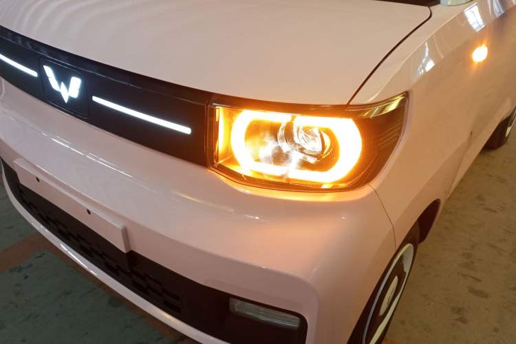 Used Wuling Hongguang MINIEV 2022 Macaron Fashion Model Lithium Iron Phosphate Left Front Headlight