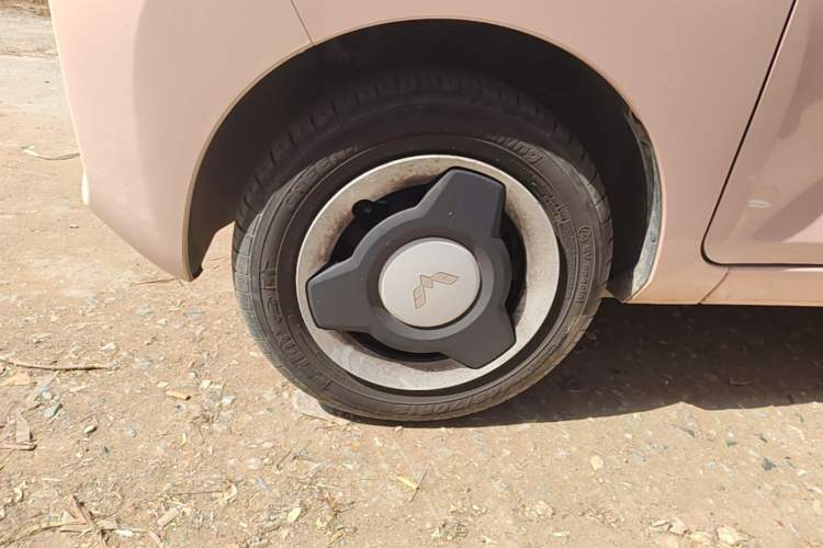 Used Wuling Hongguang MINIEV 2022 Macaron Premium Model – Lithium Iron Phosphate Left Front Wheel Hub