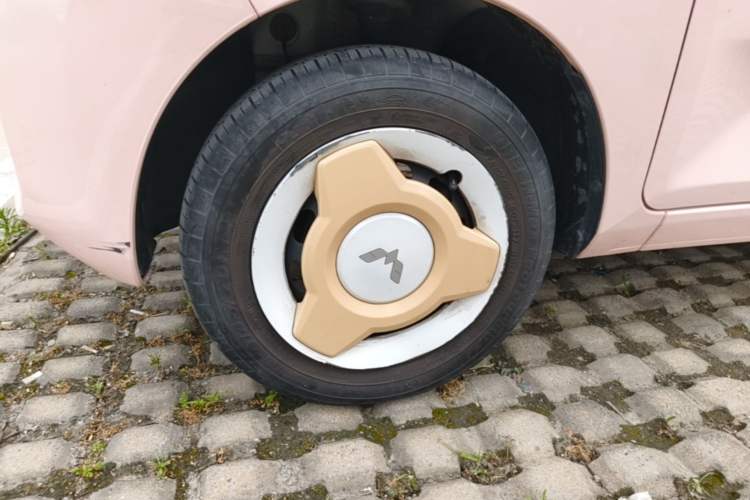Used Wuling Hongguang MINIEV 2022 Macaron Fashion Model Lithium Iron Phosphate Left Front Wheel Hub