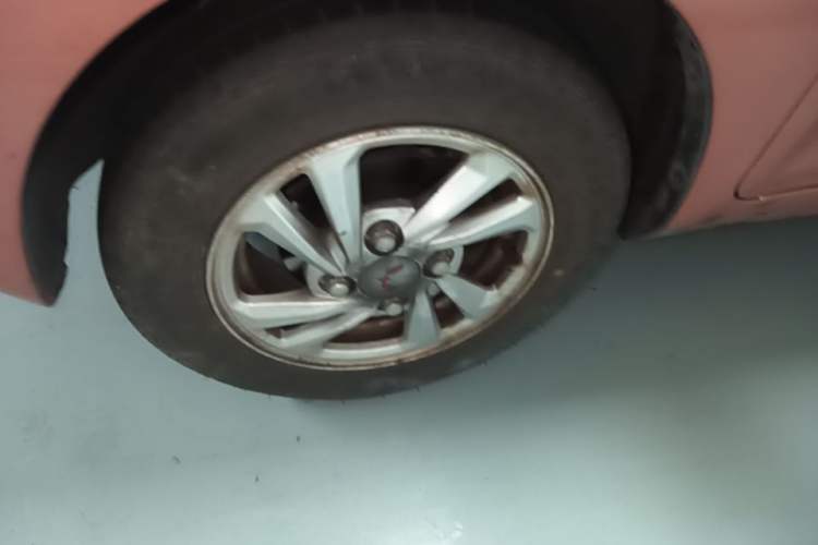 Used Wuling Hongguang MINIEV 2022 Zizai Version Lithium Iron Phosphate Left Front Wheel Hub