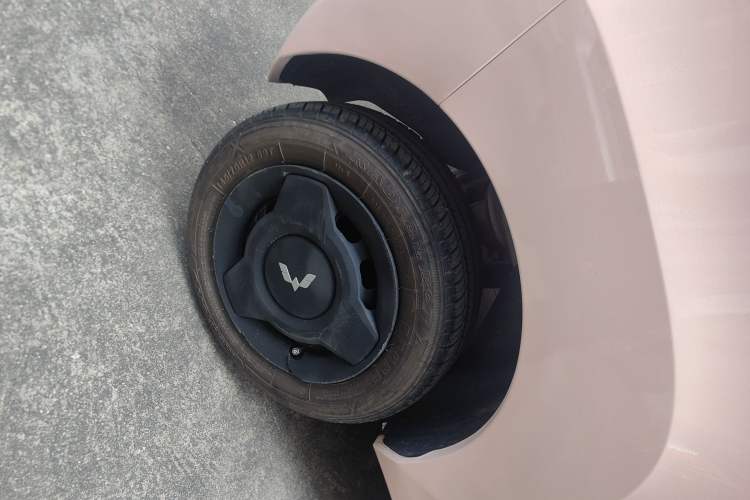 Used Wuling Hongguang MINIEV 2022 Macaron Premium Model – Lithium Iron Phosphate Right Rear Wheel Hub