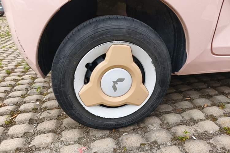 Used Wuling Hongguang MINIEV 2022 Macaron Fashion Model Lithium Iron Phosphate Right Rear Wheel Hub