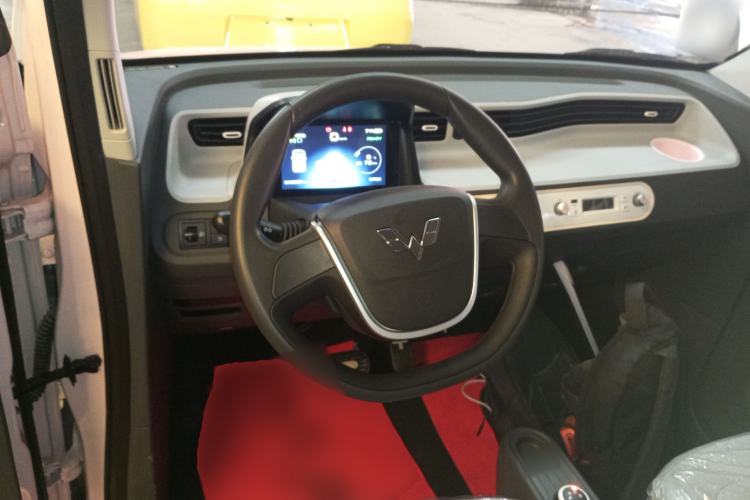 Used Wuling Hongguang MINIEV 2022 Macaron Fashion Model Lithium Iron Phosphate Steering Wheel