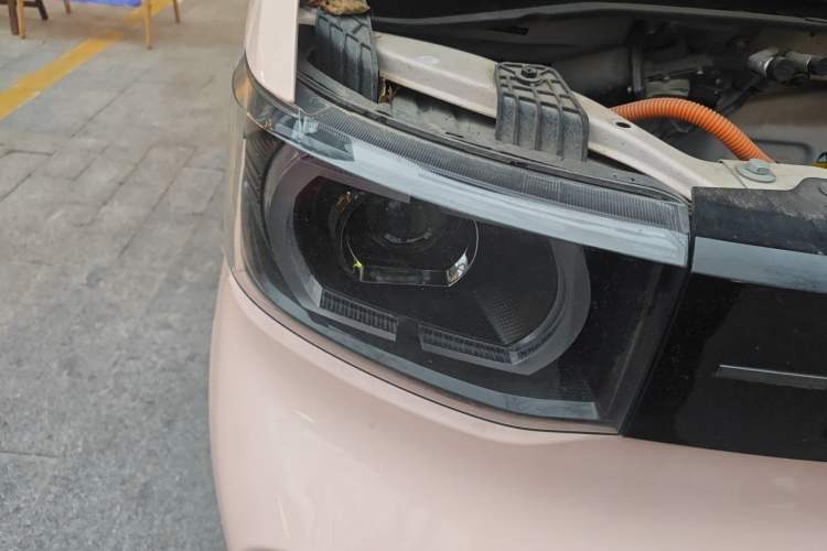 Used Wuling Hongguang MINIEV 2022 Macaron Premium Model – Lithium Iron Phosphate Right Front Headlight