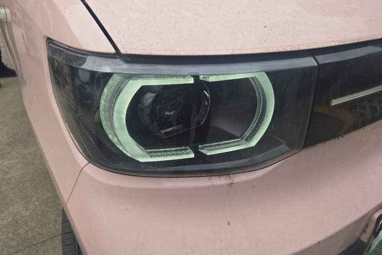 Used Wuling Hongguang MINIEV 2022 Macaron Premium Model – Lithium Iron Phosphate Right Front Headlight