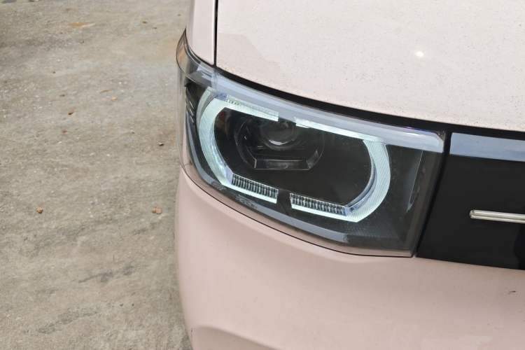 Used Wuling Hongguang MINIEV 2022 Macaron Fashion Model Lithium Iron Phosphate Right Front Headlight