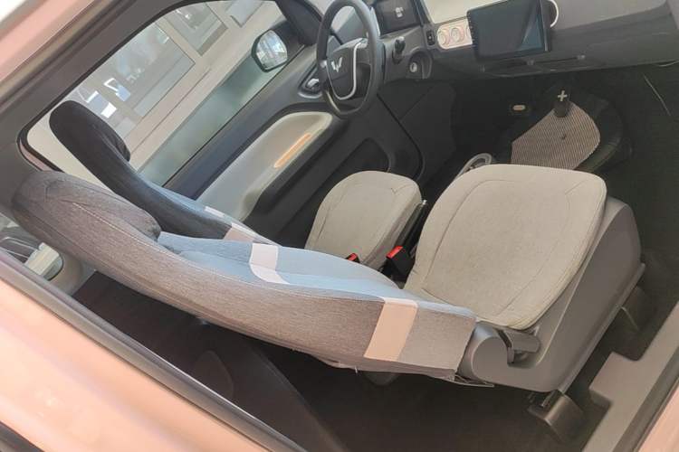 Used Wuling Hongguang MINIEV 2022 Macaron Fashion Model Lithium Iron Phosphate Right Front Seat