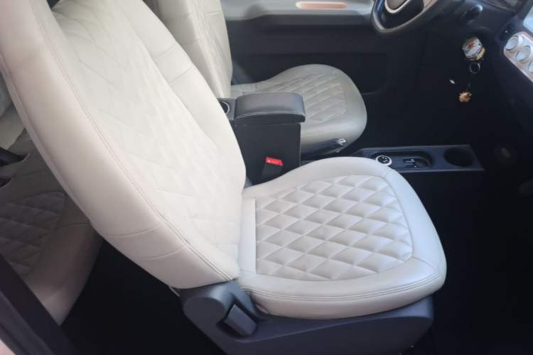 Used Wuling Hongguang MINIEV 2022 Macaron Premium Model – Lithium Iron Phosphate Right Front Seat