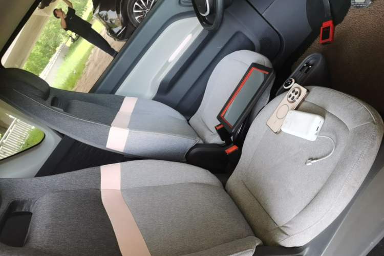 Used Wuling Hongguang MINIEV 2022 Macaron Premium Model – Lithium Ternary Battery Right Front Seat