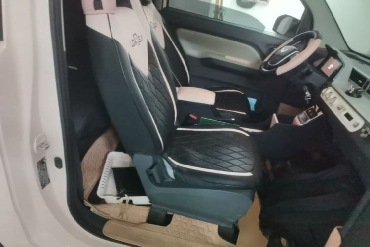 Used Wuling Hongguang MINIEV 2022 Macaron Premium Model – Lithium Ternary Battery Right Front Seat