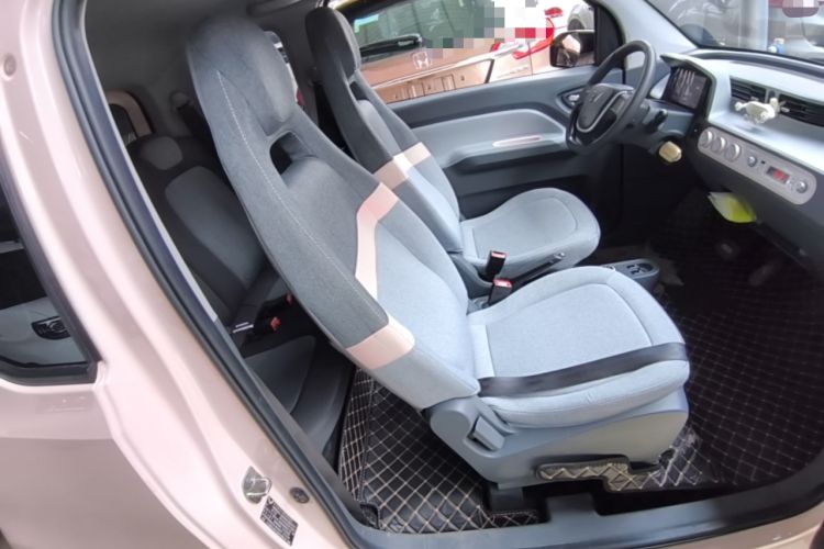 Used Wuling Hongguang MINIEV 2022 Macaron Premium Model – Lithium Ternary Battery Right Front Seat