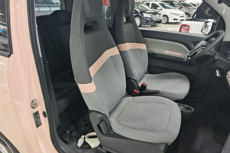 Used Wuling Hongguang MINIEV 2022 Macaron Premium Model – Lithium Iron Phosphate Right Front Seat