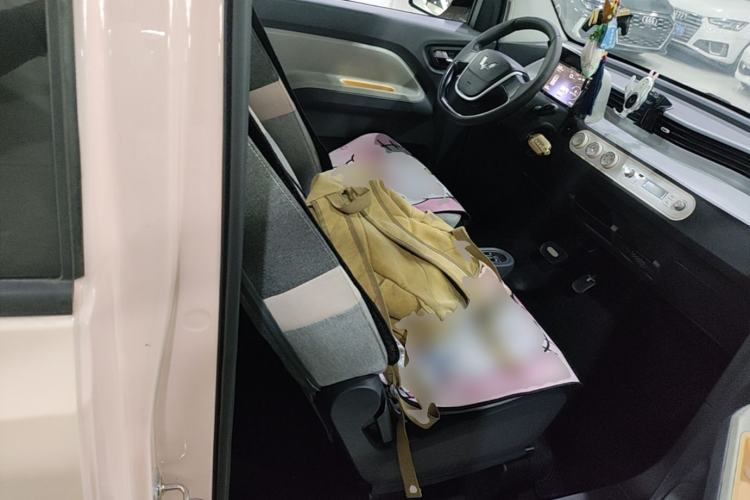Used Wuling Hongguang MINIEV 2022 Macaron Fashion Model Lithium Iron Phosphate Right Front Seat