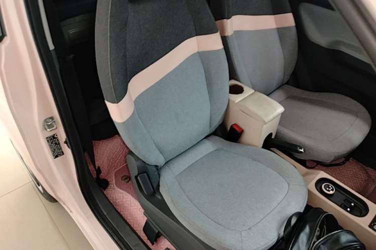 Used Wuling Hongguang MINIEV 2022 Macaron Fashion Model Lithium Iron Phosphate Right Front Seat