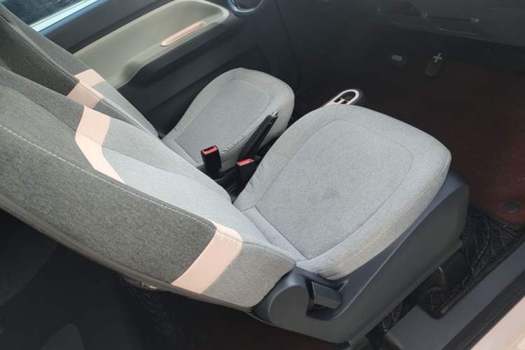 Used Wuling Hongguang MINIEV 2022 Macaron Fashion Model Lithium Iron Phosphate Right Front Seat