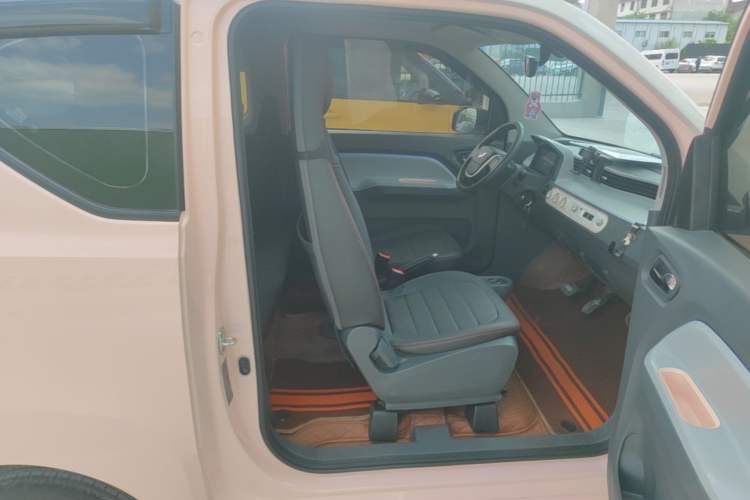 Used Wuling Hongguang MINIEV 2022 Macaron Premium Model – Lithium Iron Phosphate Right Front Seat