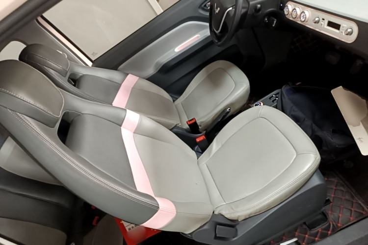 Used Wuling Hongguang MINIEV 2022 Macaron Fashion Model Lithium Iron Phosphate Right Front Seat