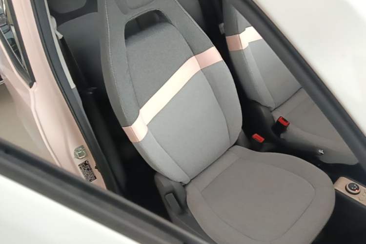 Used Wuling Hongguang MINIEV 2022 Macaron Premium Model – Lithium Ternary Battery Right Front Seat