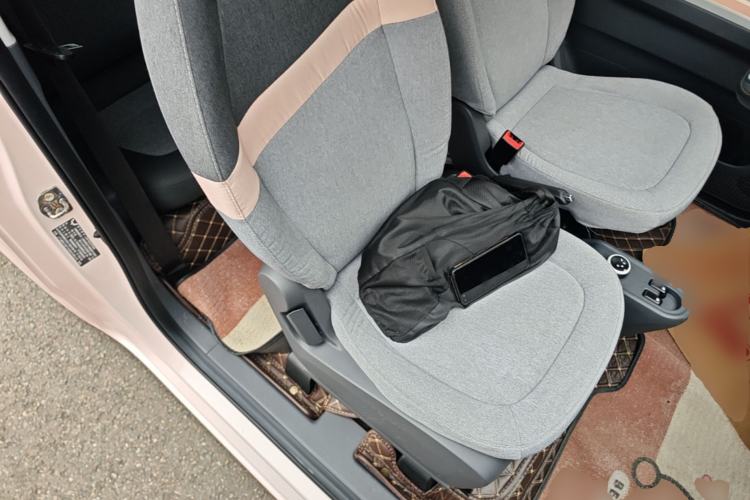 Used Wuling Hongguang MINIEV 2022 Macaron Fashion Model Lithium Iron Phosphate Right Front Seat