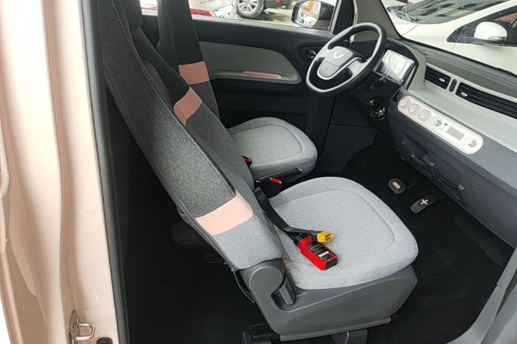 Used Wuling Hongguang MINIEV 2022 Macaron Fashion Model Lithium Iron Phosphate Right Front Seat