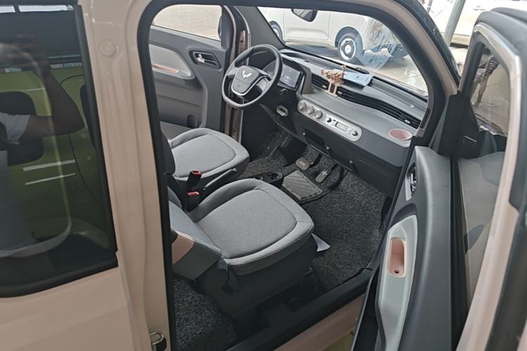 Used Wuling Hongguang MINIEV 2022 Macaron Premium Model – Lithium Iron Phosphate Right Front Seat