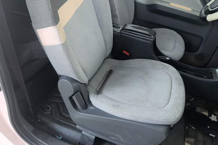 Used Wuling Hongguang MINIEV 2022 Macaron Fashion Edition Lithium-Nickel-Cobalt-Alpha-oxide Right Front Seat