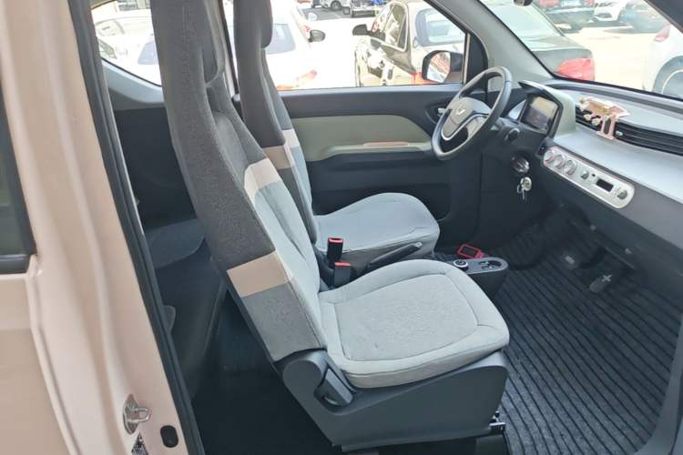 Used Wuling Hongguang MINIEV 2022 Macaron Premium Model – Lithium Iron Phosphate Right Front Seat
