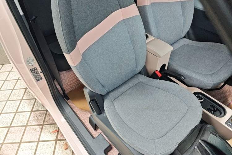 Used Wuling Hongguang MINIEV 2022 Macaron Fashion Model Lithium Iron Phosphate Right Front Seat