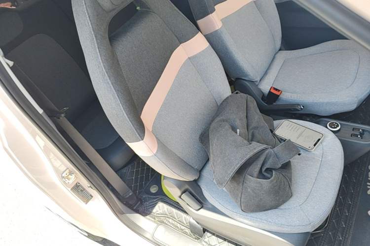 Used Wuling Hongguang MINIEV 2022 Macaron Premium Model – Lithium Ternary Battery Right Front Seat
